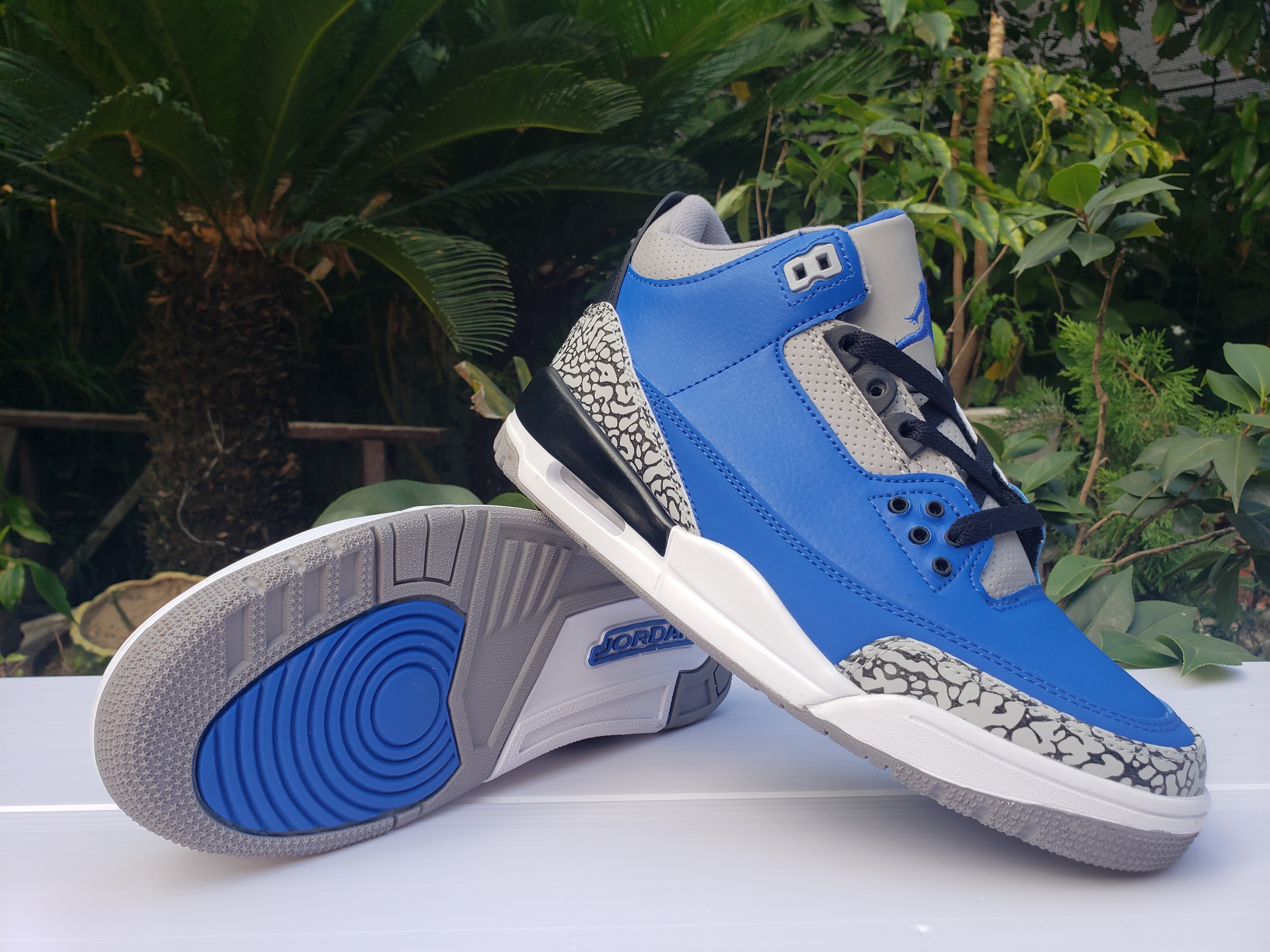 Air Jordan 3 Retro Varsity Royal Cement