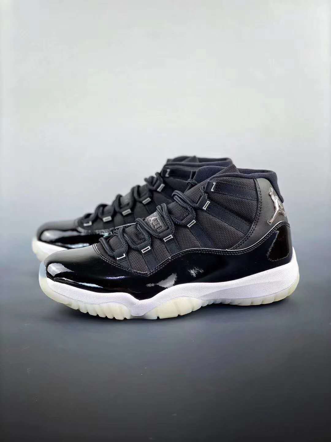  Air Jordan 11 “Bred