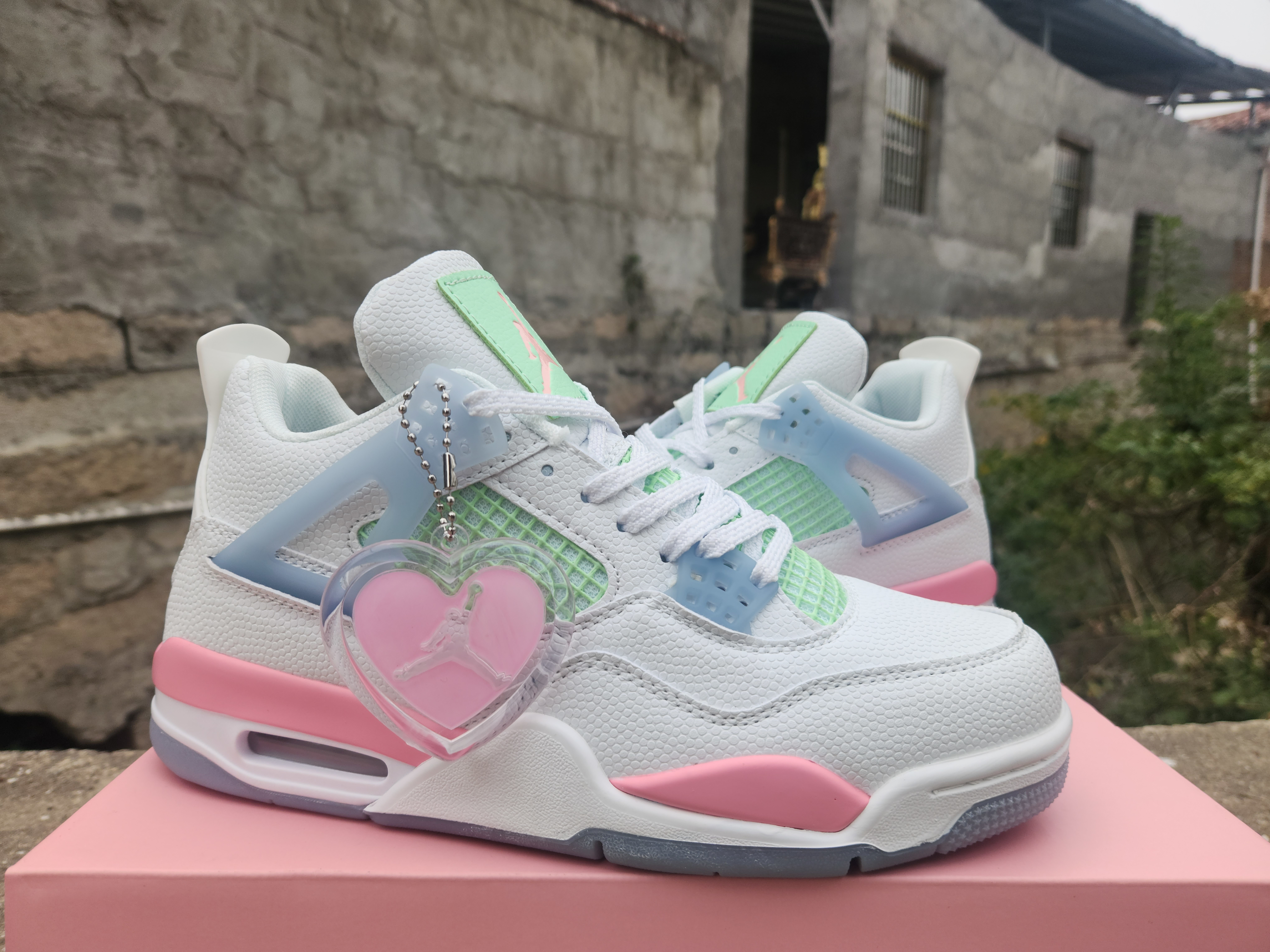 Air Jordan 4valentine-s-day2