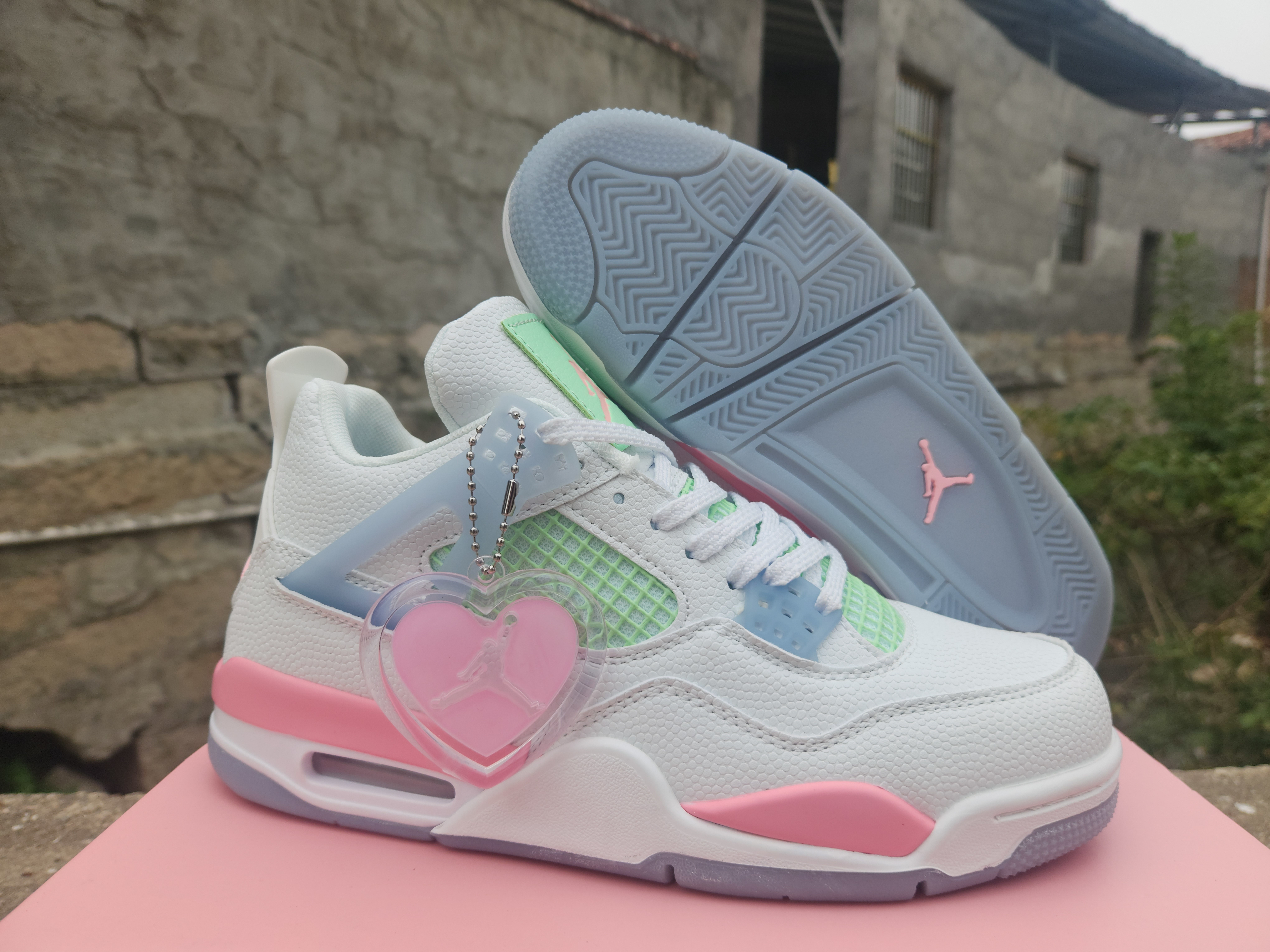 Air Jordan 4valentine-s-day2