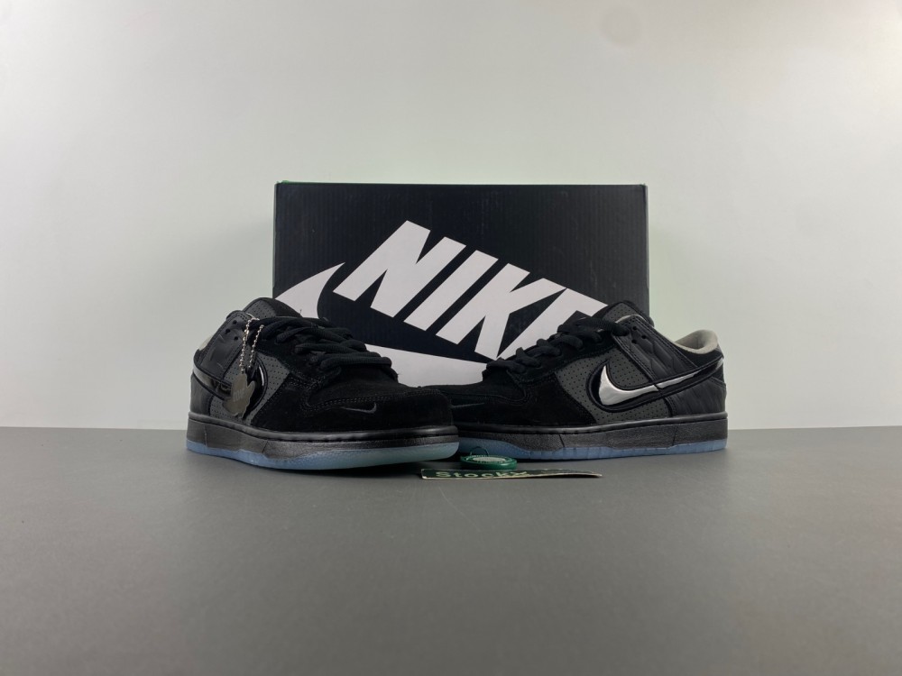  Dunk Low Lux “Oregon Black