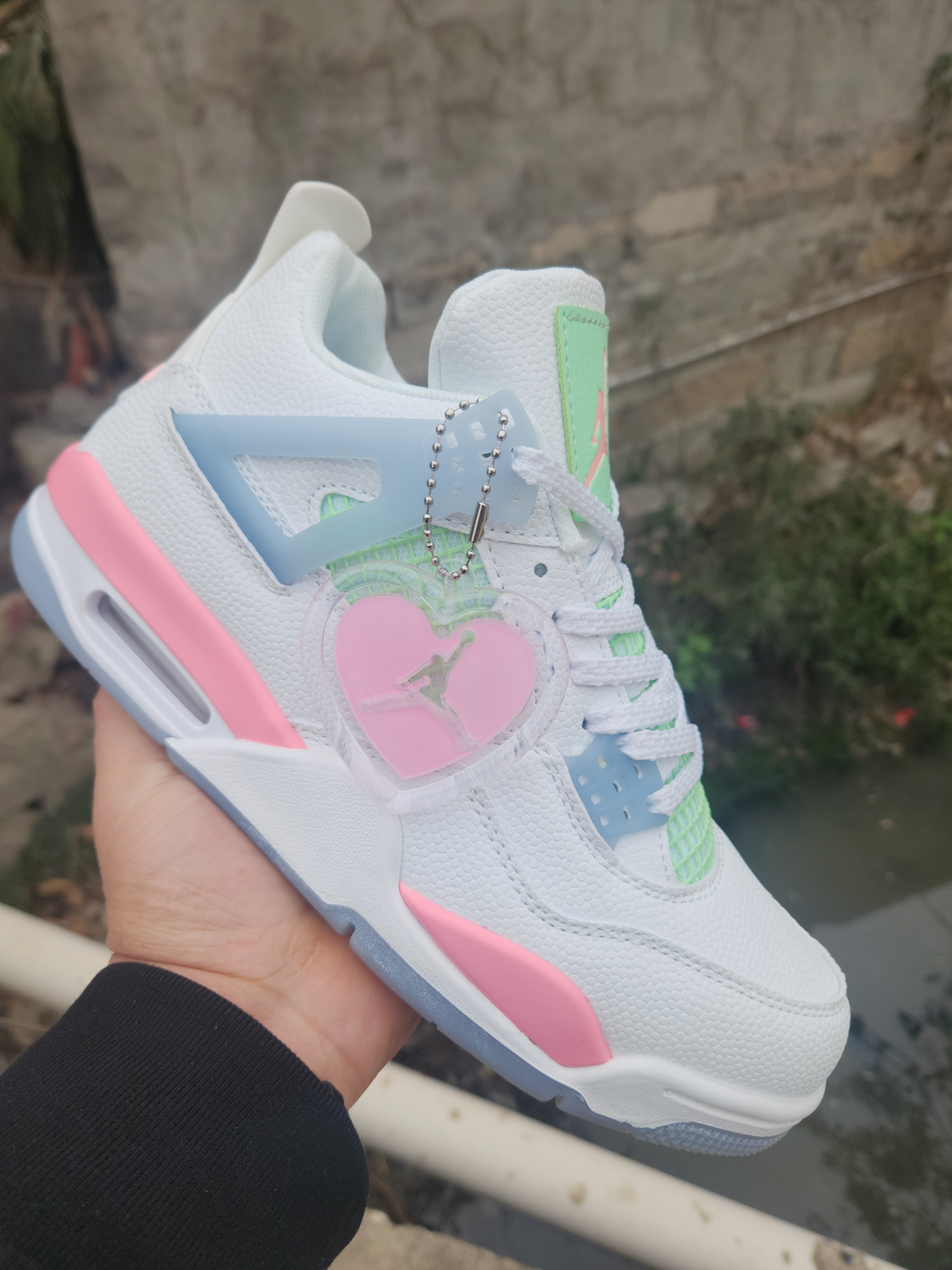 Air Jordan 4valentine-s-day2