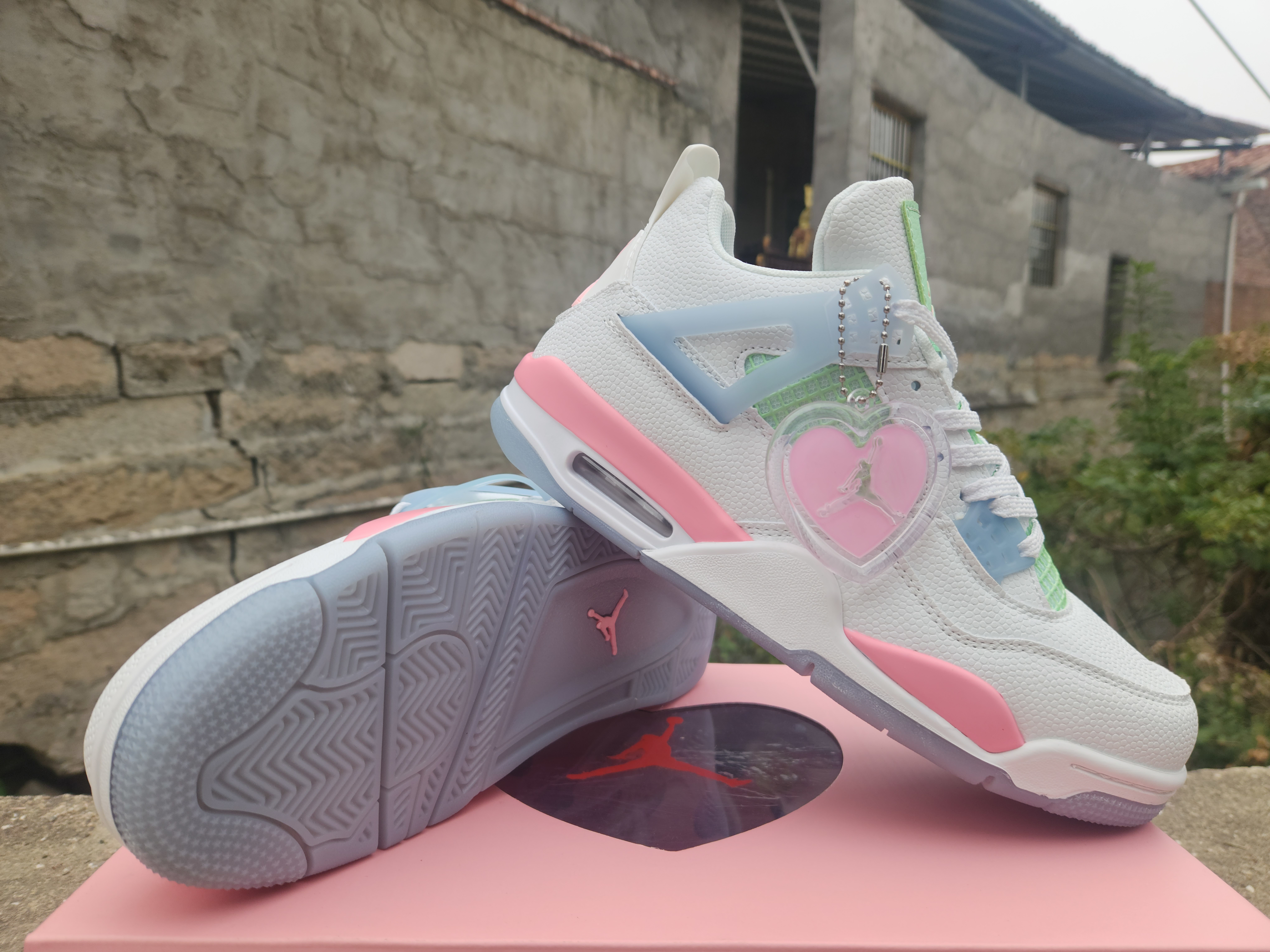 Air Jordan 4valentine-s-day2