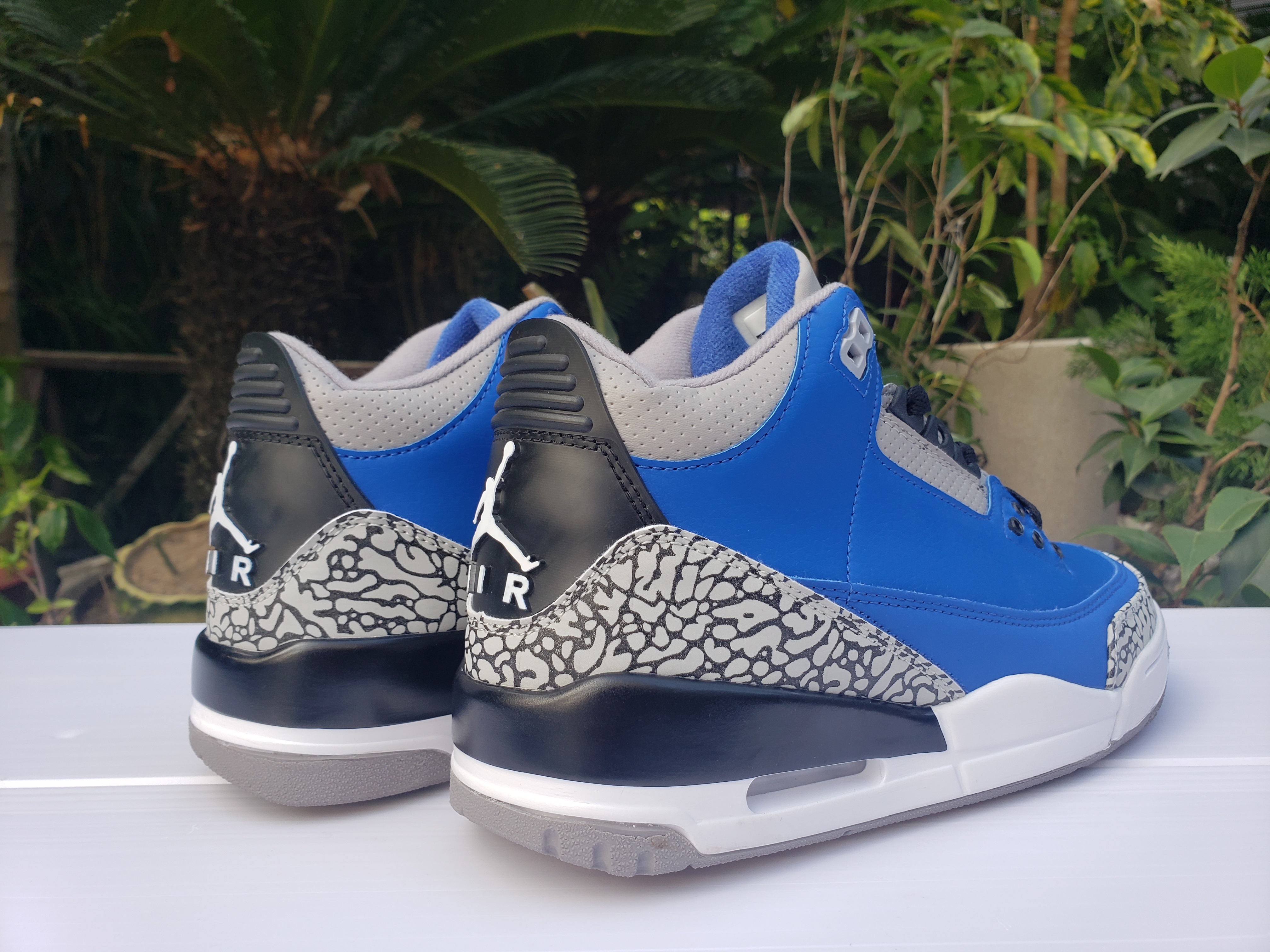 Air Jordan 3 Retro Varsity Royal Cement