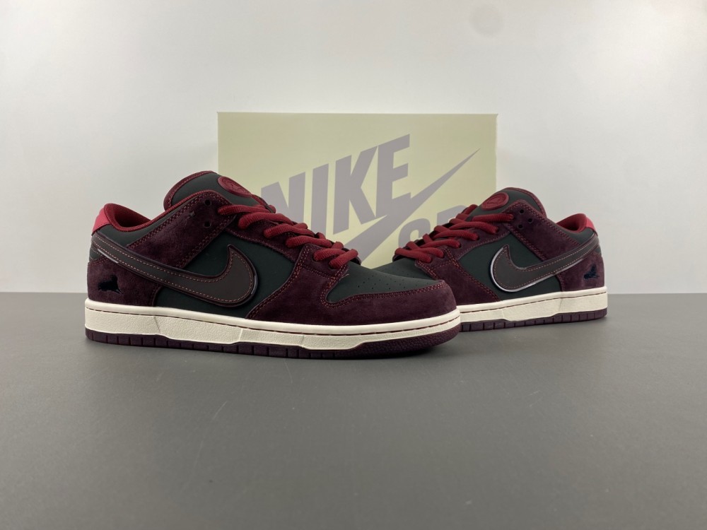 Riot Skateshop x Nike SB Dunk Low 