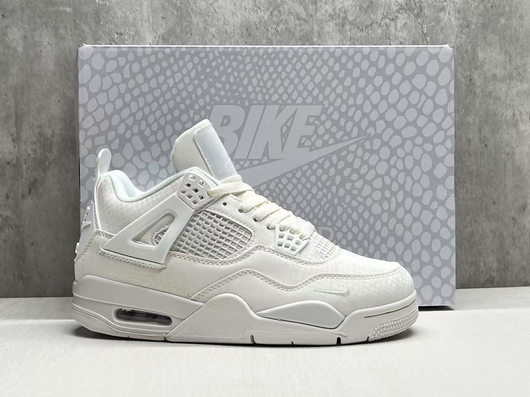 Air Jordan 4  white manba