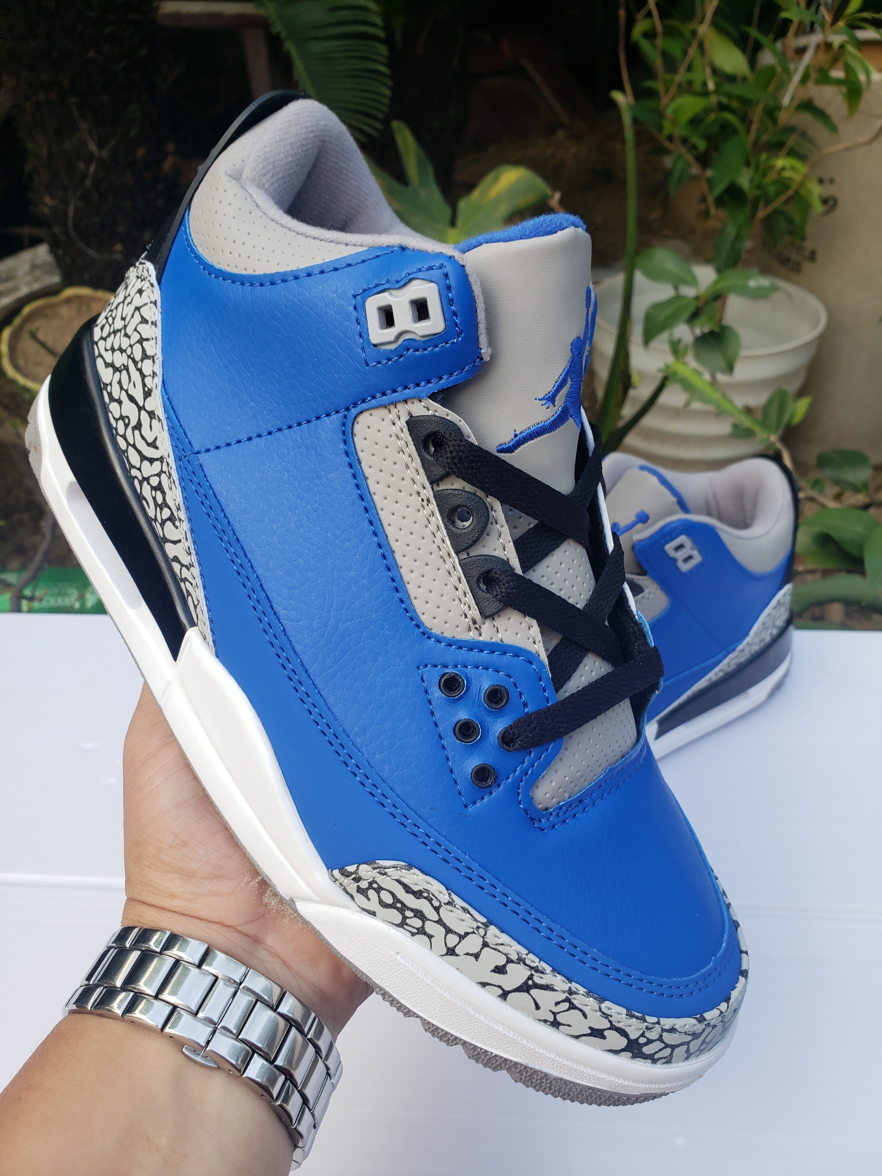Air Jordan 3 Retro Varsity Royal Cement